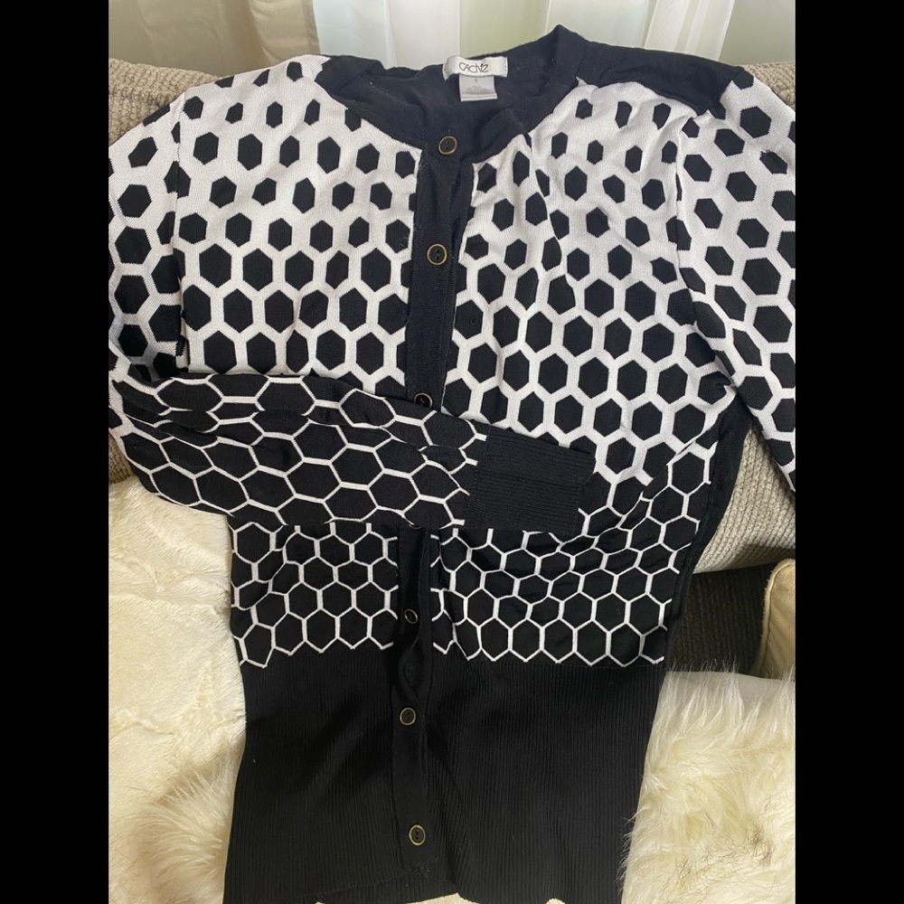 Cache Rayon And Spandex Size Small Top, Like New. - image 3